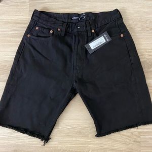 BRAND NEW black vintage Levi’s shorts!